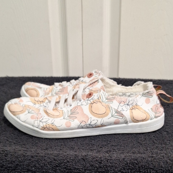 Vionic Beach "Pismo" Slip-On Sneakers - 7 ½ - Floral Peach White Faces Fruit - Picture 4 of 10